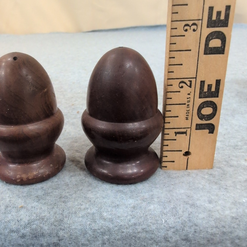 Vintage California Redwood Acorn Salt and Pepper Shakers Set Dark Wood USA - Picture 4 of 5